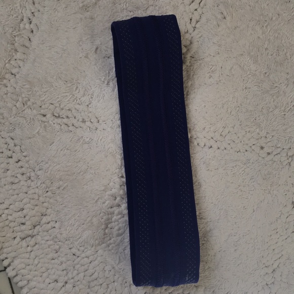 Lululemon Fly Away Tamer Headband - Picture 4 of 4